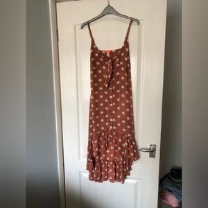 Dress in brown